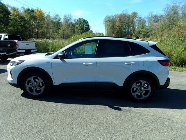 2026 Ford Escape ST-Line photo 4