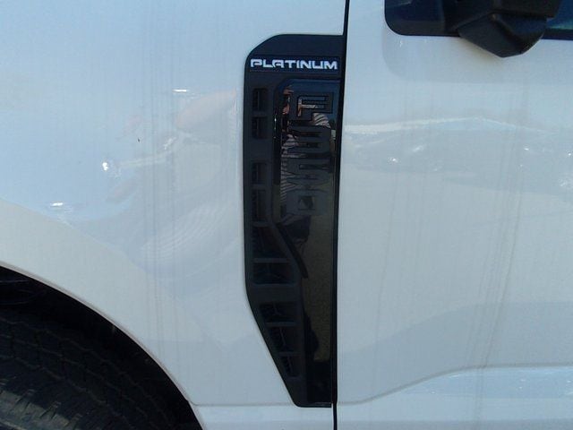 2025 Ford F-350 Super Duty Platinum - Photo 10