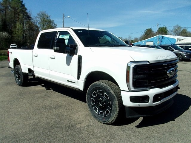 2025 Ford F-350 Super Duty Platinum's photo
