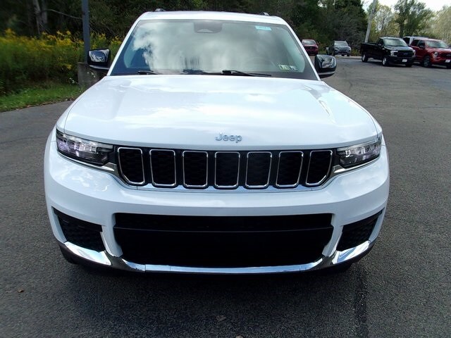 2022 Jeep Grand Cherokee Laredo photo 2