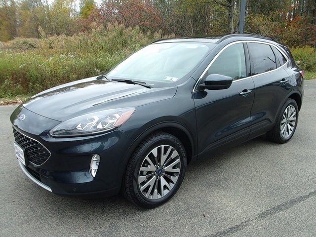 2022 Ford Escape Titanium photo 3