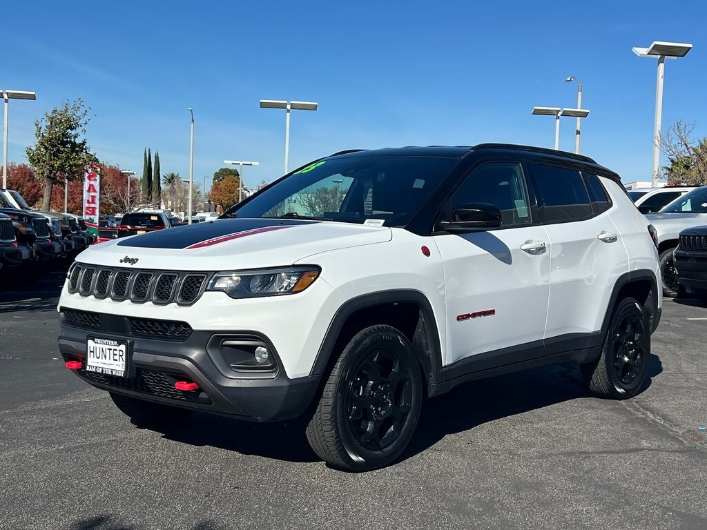 2023 Jeep Compass Trailhawk photo 2