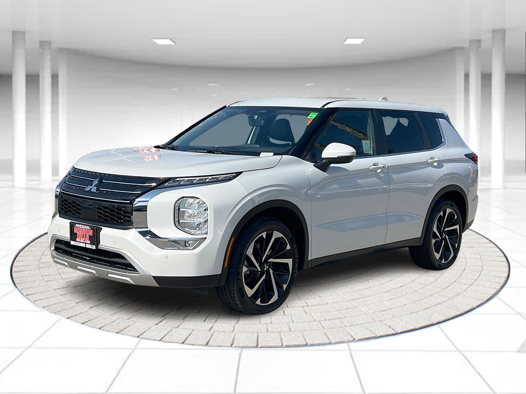 2024 Mitsubishi Outlander SE Black Edition 2WD's photo