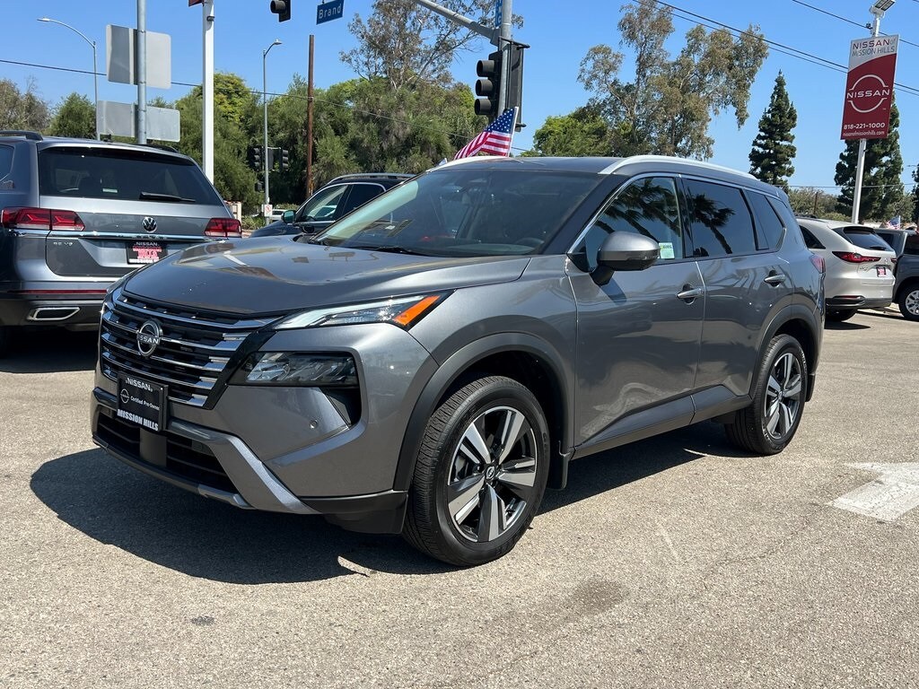 2025 Nissan Rogue SL photo 2
