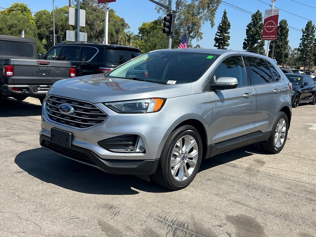 2022 Ford Edge SEL photo 2