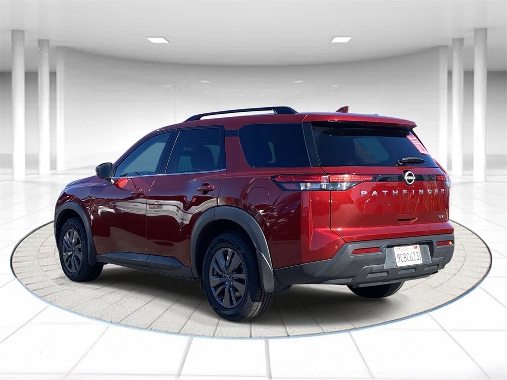 2022 Nissan Pathfinder SV photo 2