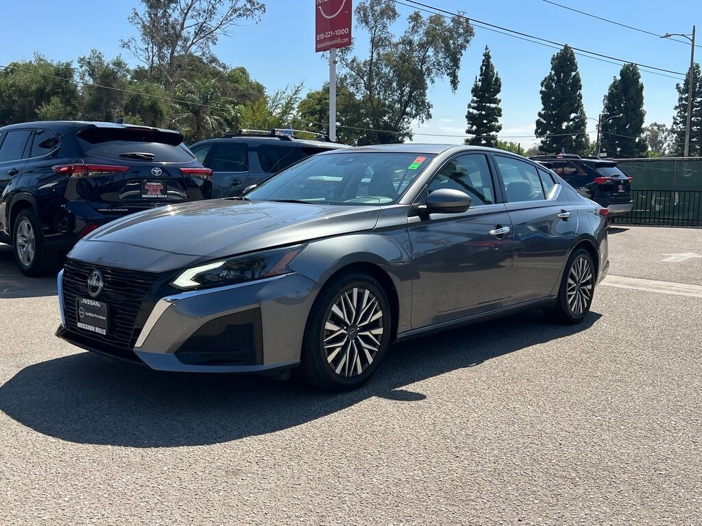 2023 Nissan Altima 2.5 SV photo 2