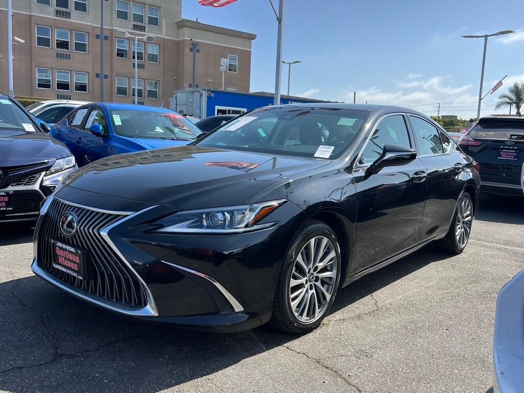 2021 Lexus ES 250 photo 2