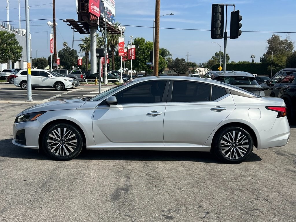 2023 Nissan Altima 2.5 SV photo 3