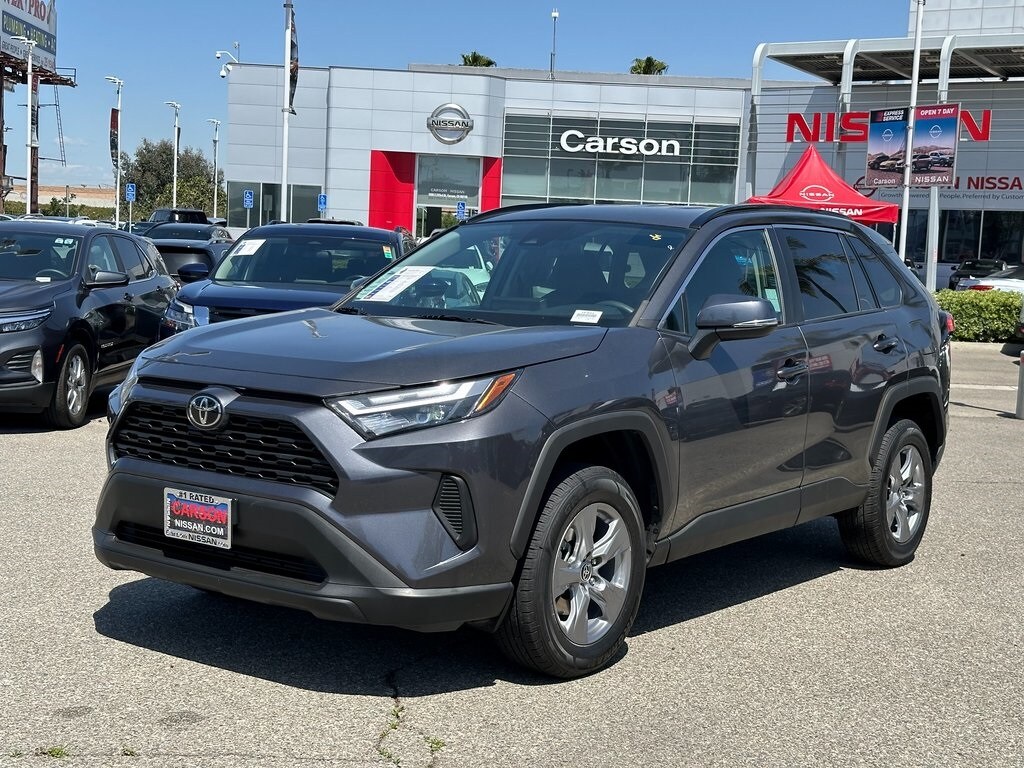 2022 Toyota RAV4 XLE photo 2