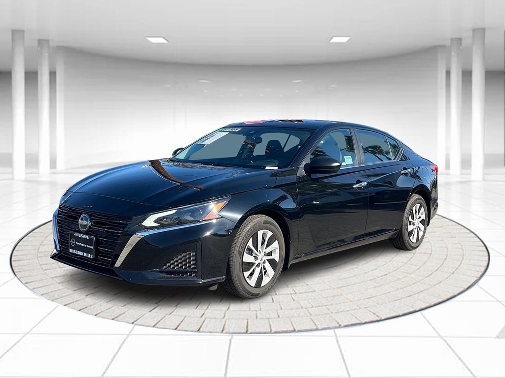 2025 Nissan Altima S's photo