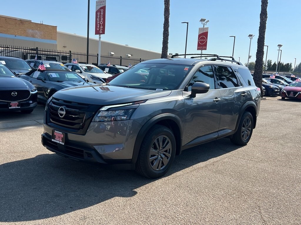 2024 Nissan Pathfinder SV photo 2