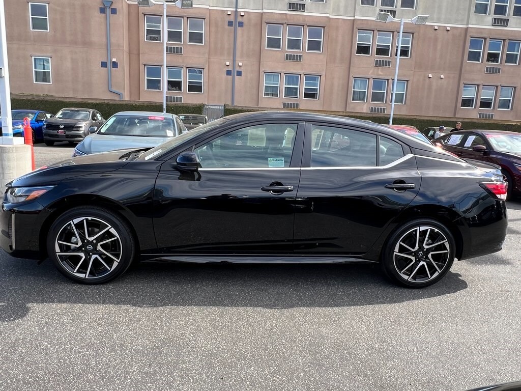2025 Nissan Sentra SR photo 3