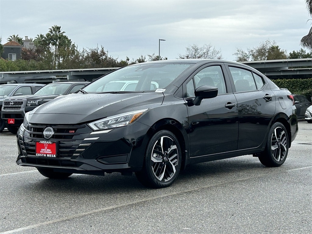 2025 Nissan Versa Sedan SR's photo