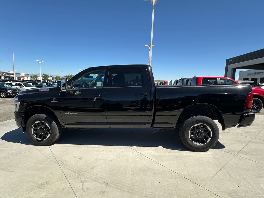 New 2025 Ram 2500 LARAMIE CREW CAB 4X4 6'4 BOX Pickup