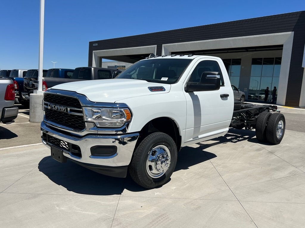 2024 Ram 3500 Tradesman photo 2