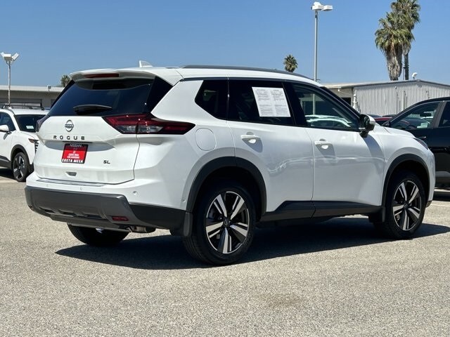 2025 Nissan Rogue SL photo 2