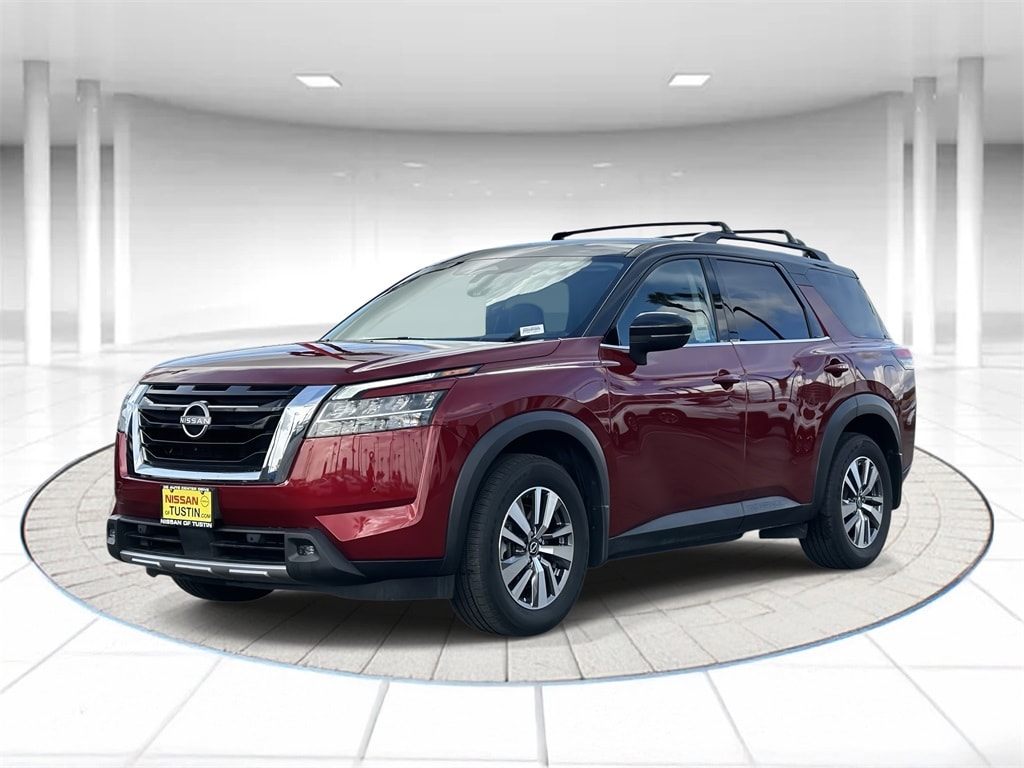 2022 Nissan Pathfinder SL's photo