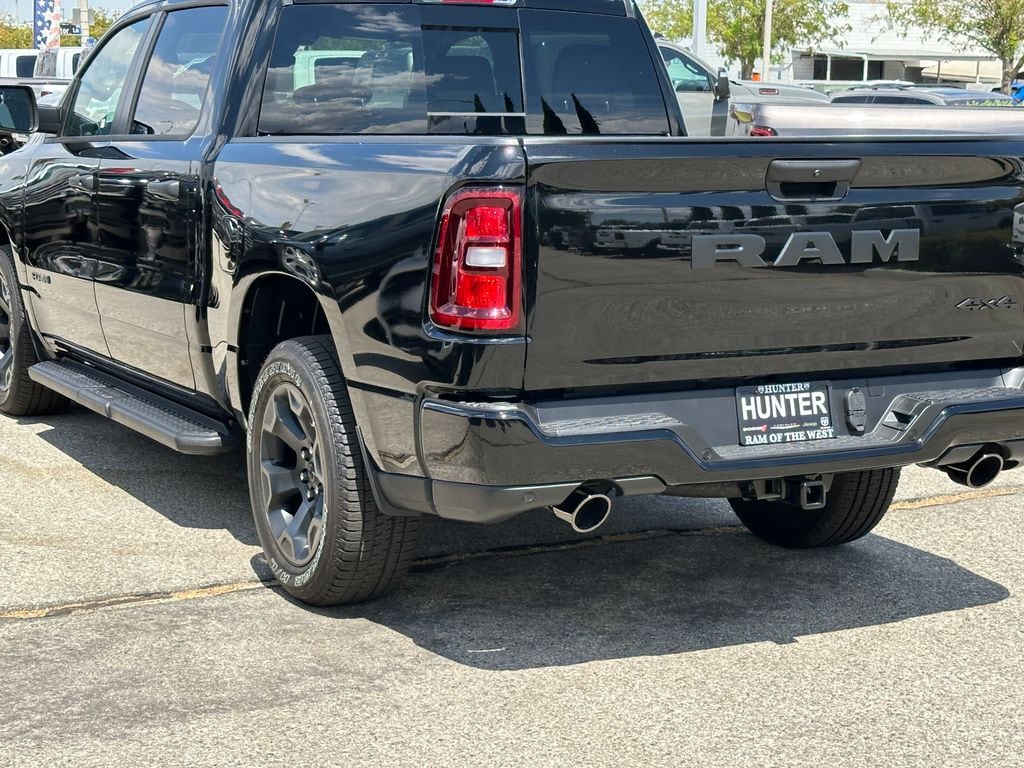 New 2026 Ram 1500 EXPRESS CREW CAB 4X4 5'7 BOX Pickup