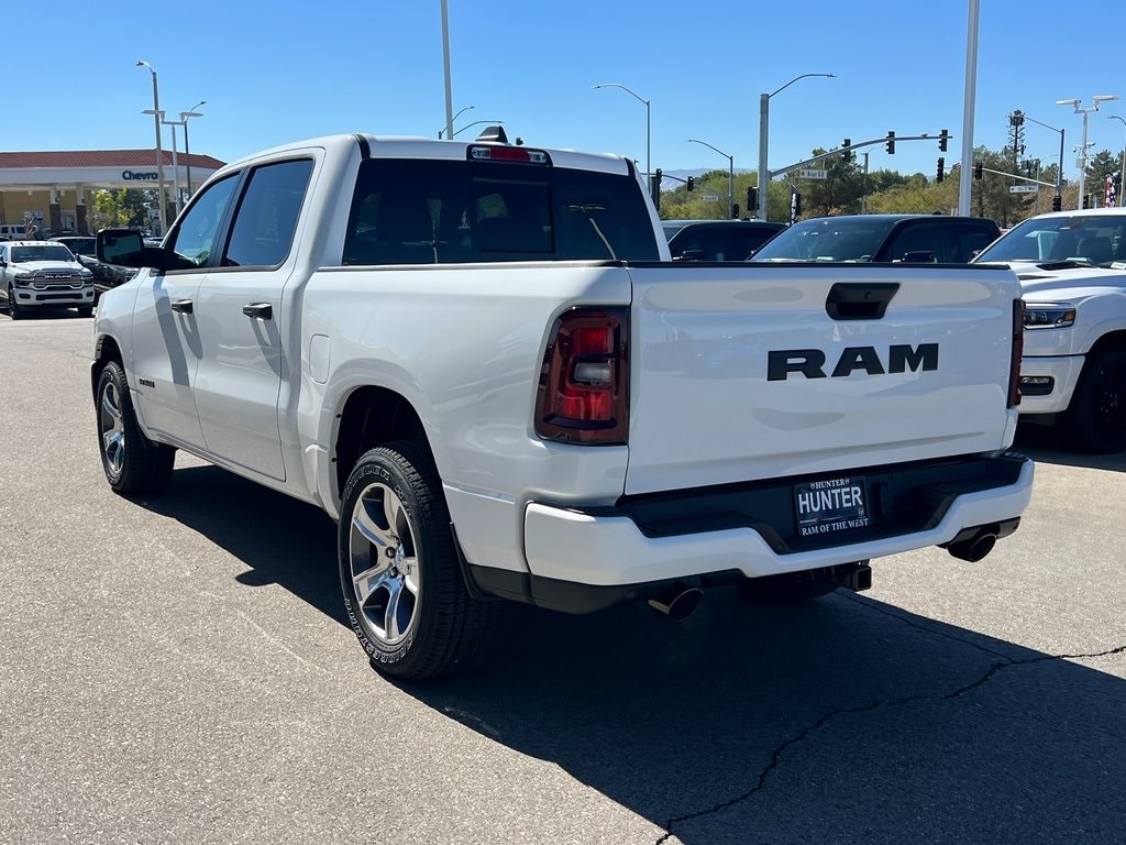 New 2026 Ram 1500 EXPRESS CREW CAB 4X2 5'7 BOX Pickup