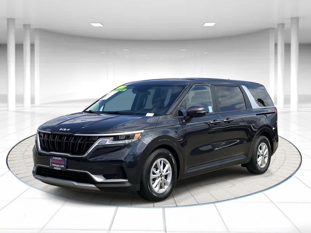2023 Kia Sedona LX's photo
