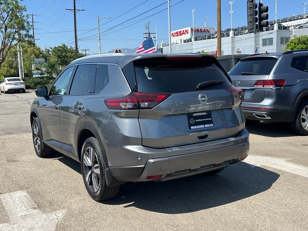 2025 Nissan Rogue SL photo 4
