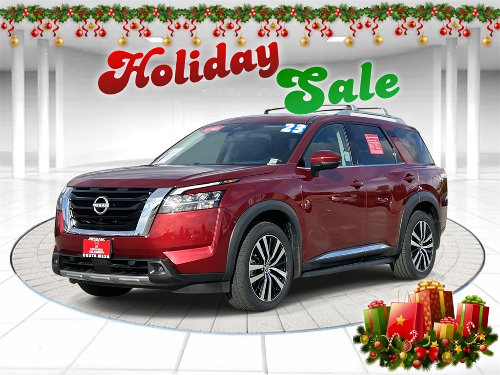 2023 Nissan Pathfinder Platinum's photo