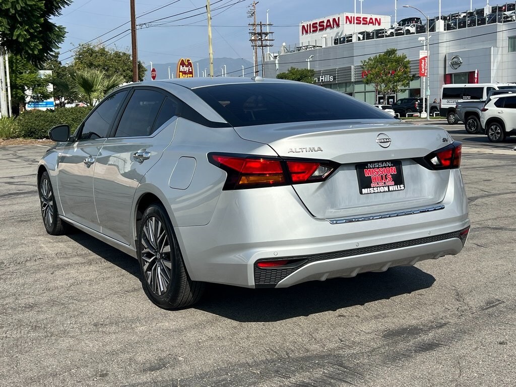 2023 Nissan Altima 2.5 SV photo 4
