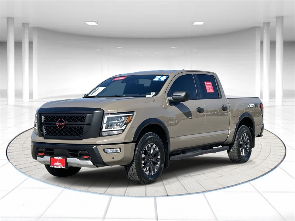 2024 Nissan Titan PRO-4X's photo