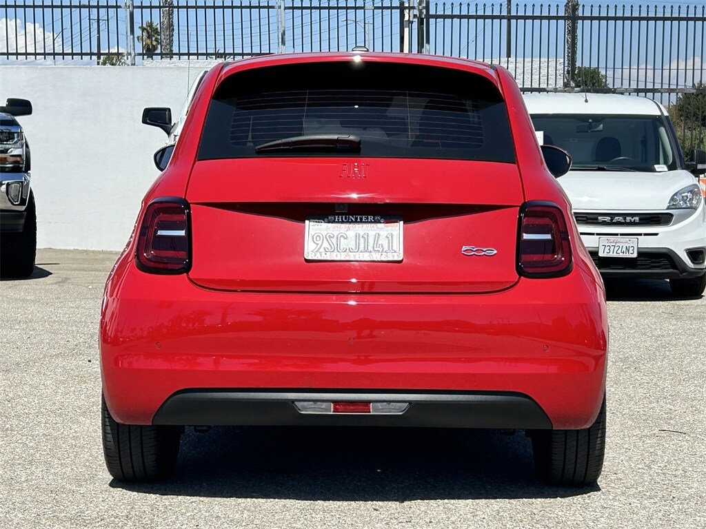 2024 Fiat 500e Red photo 3