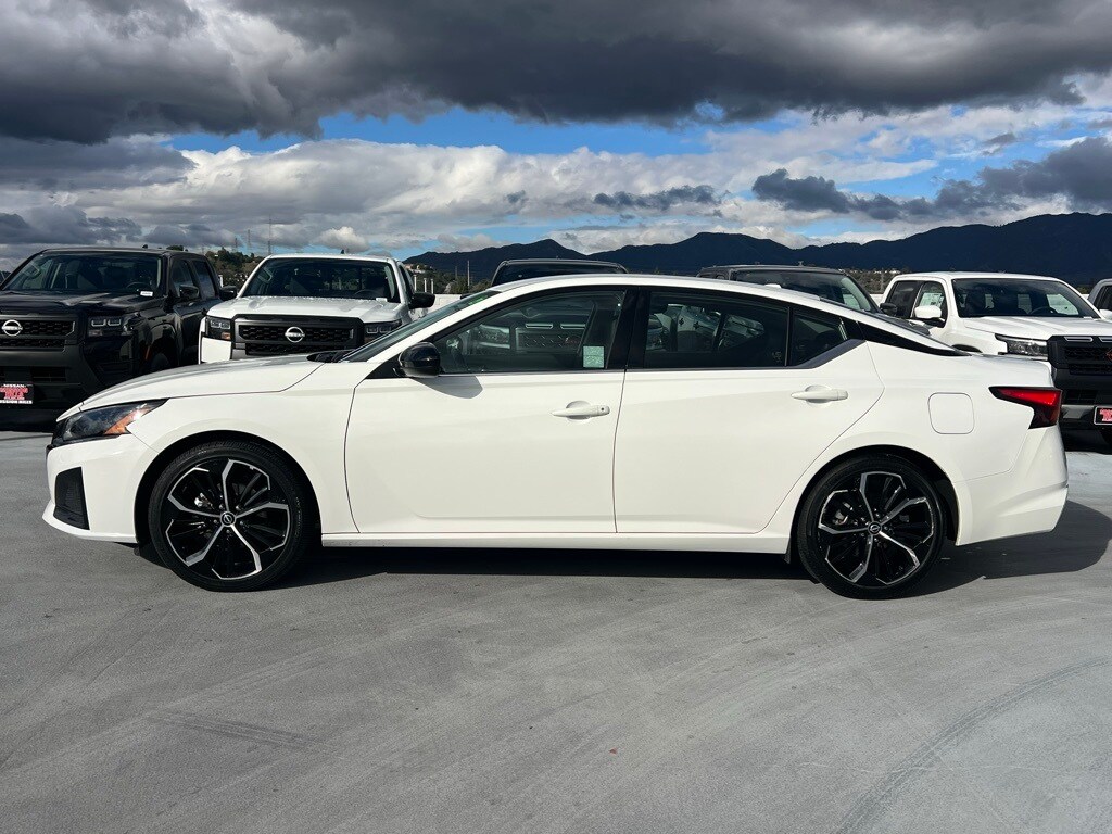 2024 Nissan Altima 2.5 SR photo 3