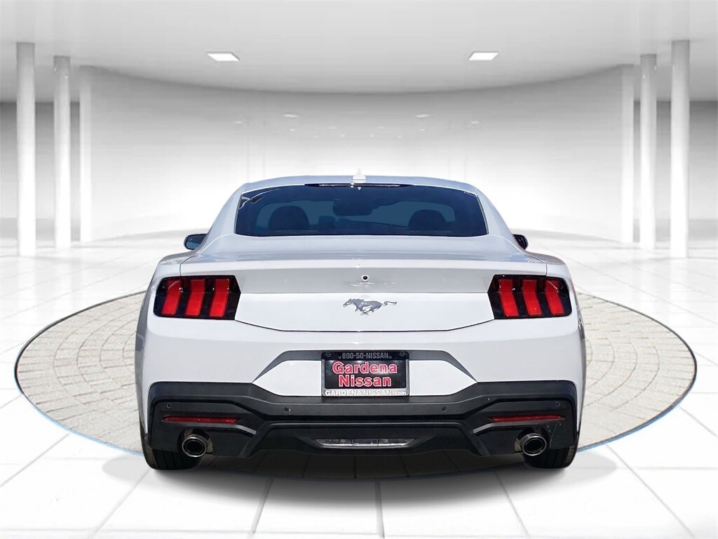 2025 Ford Mustang EcoBoost photo 3