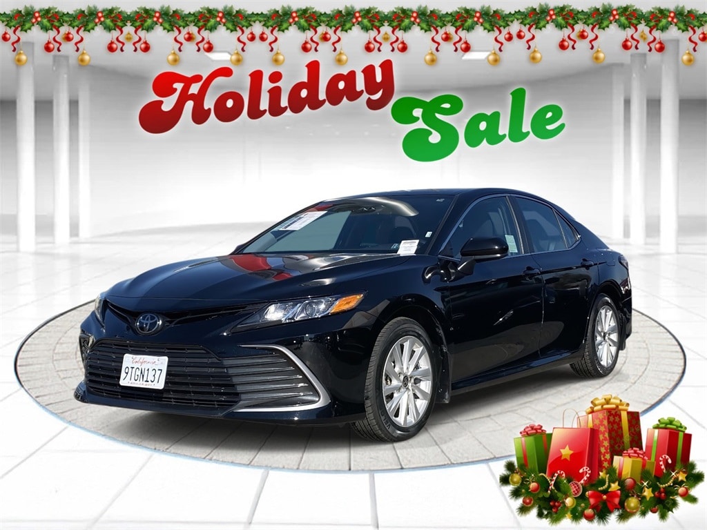 2024 Toyota Camry LE's photo