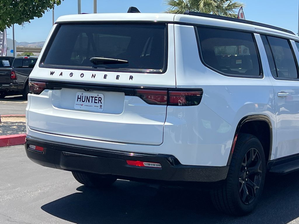 2025 Jeep Wagoneer L Series II - Photo 8