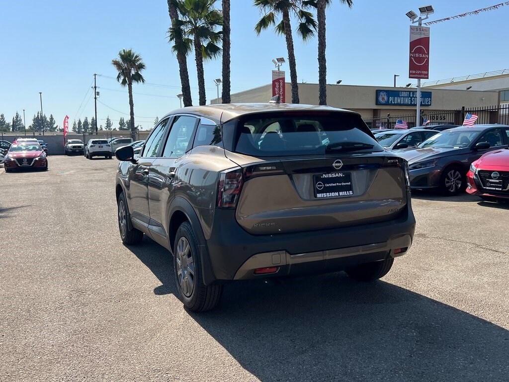 2025 Nissan Kicks S photo 4