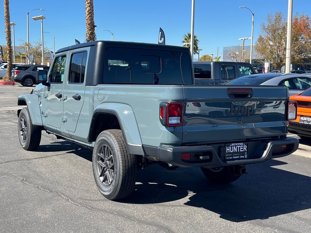 New 2025 Jeep Gladiator SPORT S 4X4 Pickup