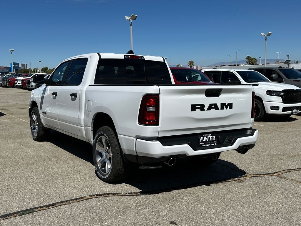 New 2026 Ram 1500 EXPRESS CREW CAB 4X2 5'7 BOX Pickup