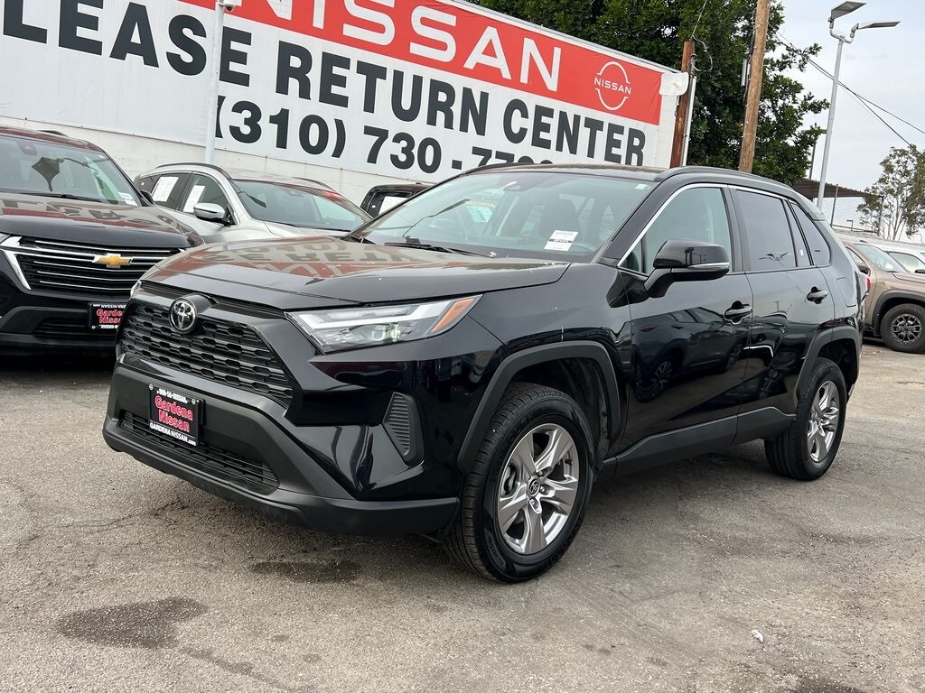 2022 Toyota RAV4 XLE photo 2