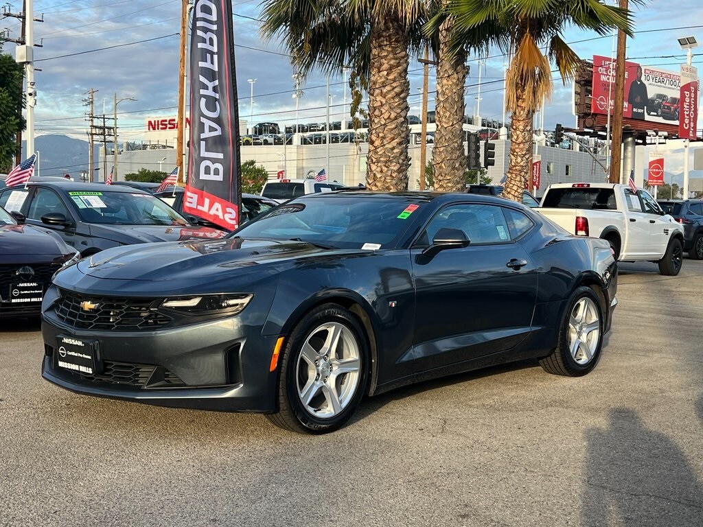 2023 Chevrolet Camaro 1LT photo 2