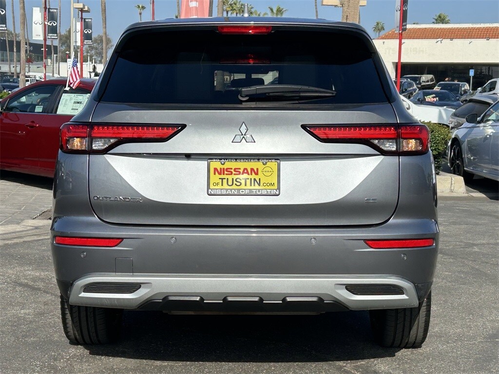 2024 Mitsubishi Outlander SE photo 2