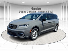 2025 Chrysler Pacifica SELECT Passenger Van