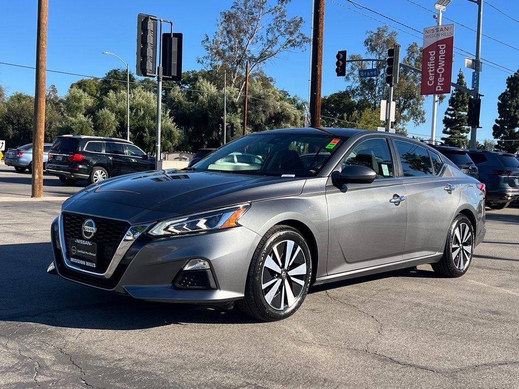 Used 2022 Nissan Altima SV with VIN 1N4BL4DV1NN314883 for sale in Lancaster, CA