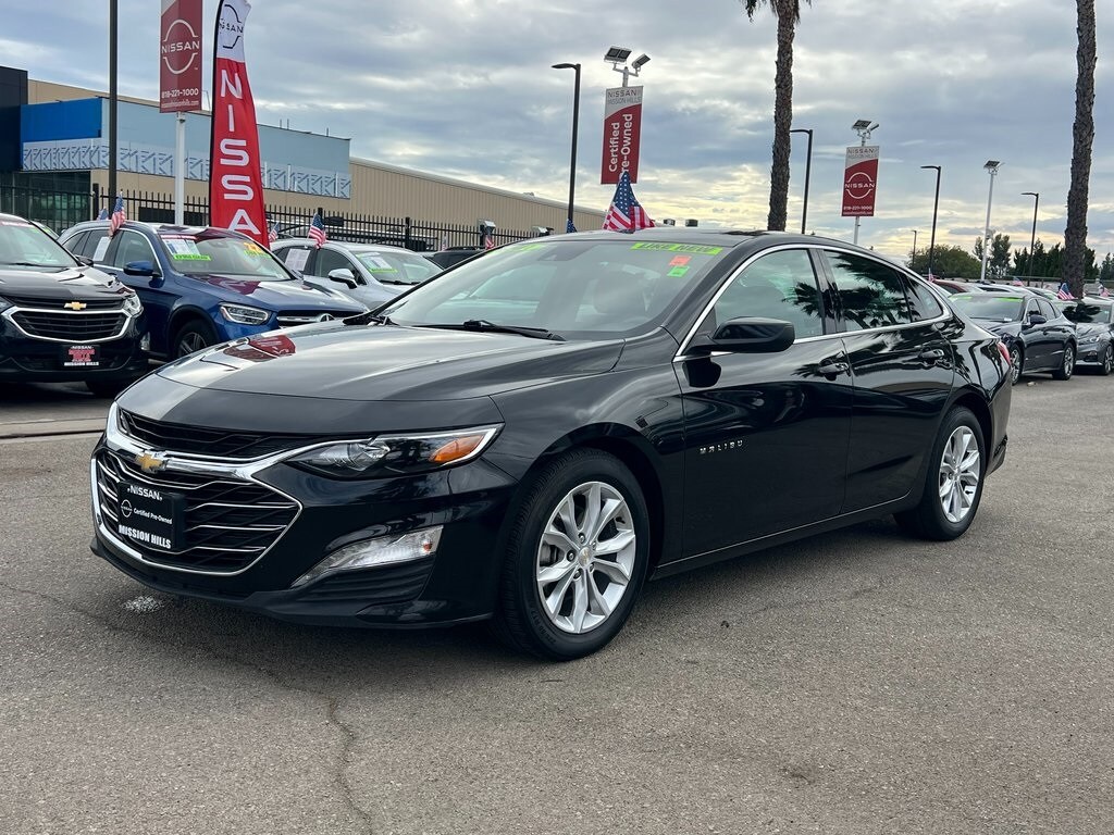 2023 Chevrolet Malibu 1LT photo 2