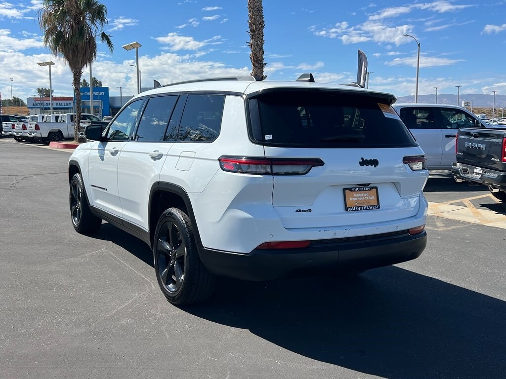 2023 Jeep Grand Cherokee Altitude photo 4