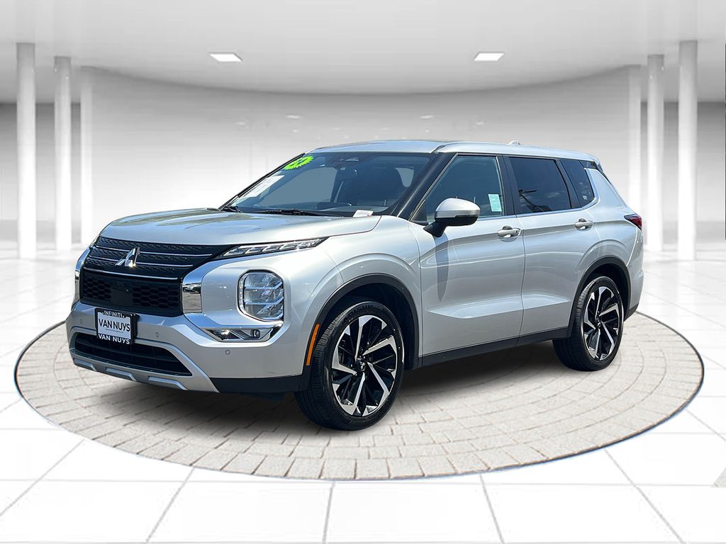 2024 Mitsubishi Outlander SE 2WD's photo