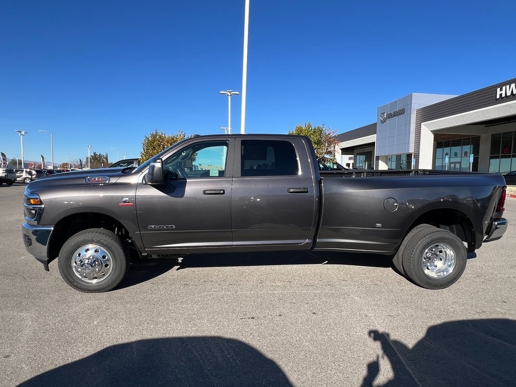 New 2026 Ram 3500 BIG HORN CREW CAB 4X4 8' BOX Pickup
