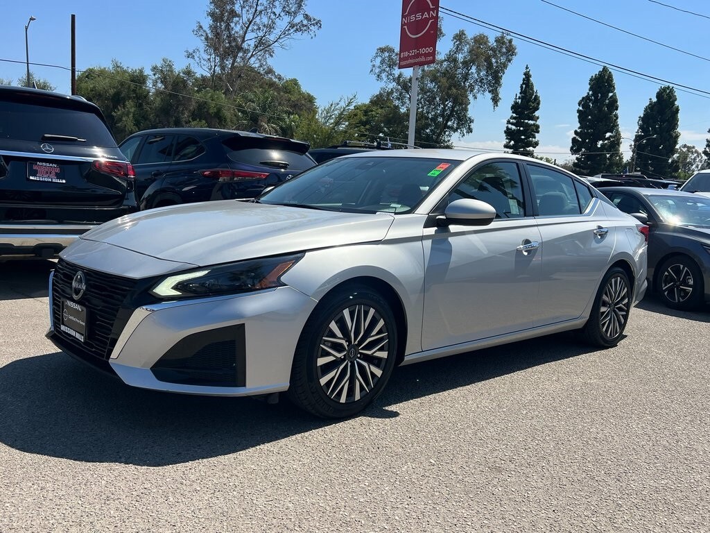 2023 Nissan Altima 2.5 SV photo 2
