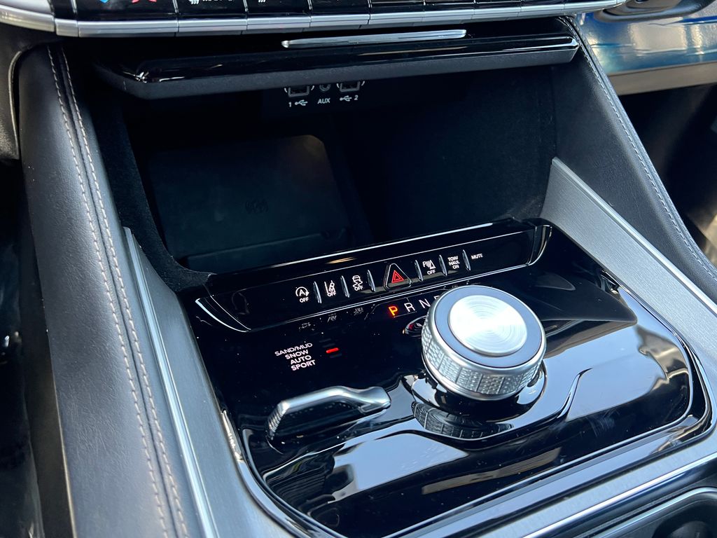 2025 Jeep Wagoneer L Series II - Photo 25