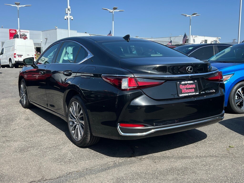 2021 Lexus ES 250 photo 3