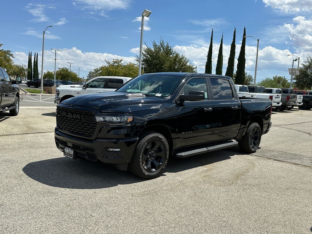 New 2026 Ram 1500 EXPRESS CREW CAB 4X4 5'7 BOX Pickup